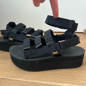 Teva Flatform Mevia platform sandals
